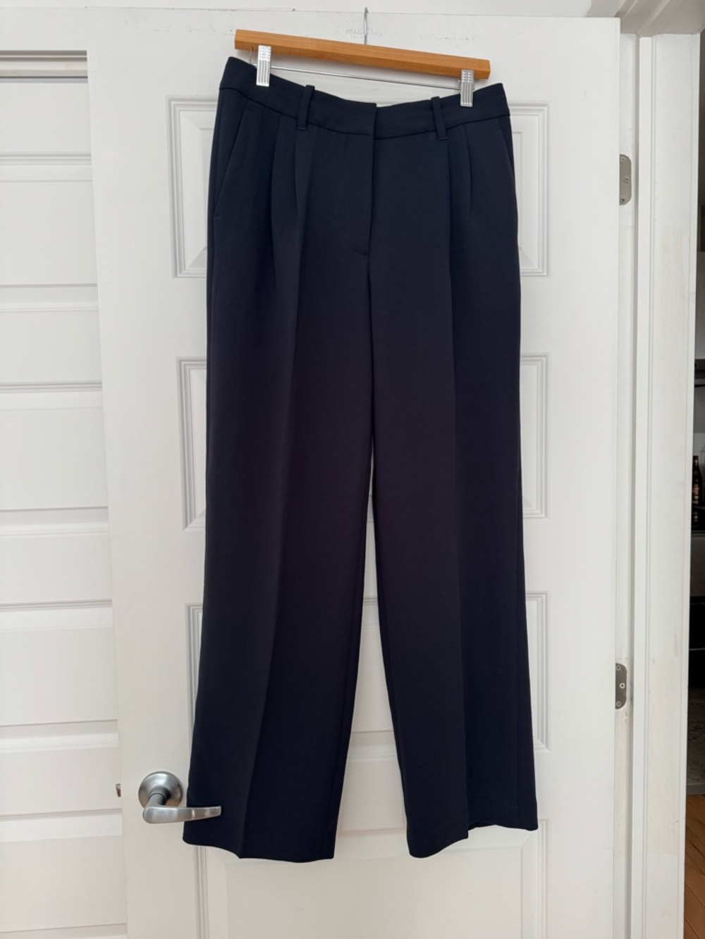 Aritzia Dark Night Navy Effortless Pant Lo-Rise Size 8 - SHORT